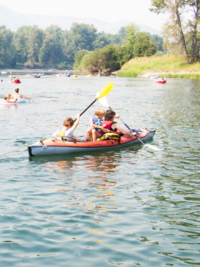 Explore the crystal-clear waters of Lake Chelan. Go boating, paddleboarding, swimming, or jet skiing!
