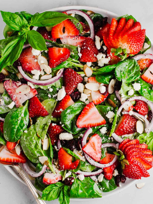 In a large bowl, toss together the lettuce, spinach, and diced red onion.