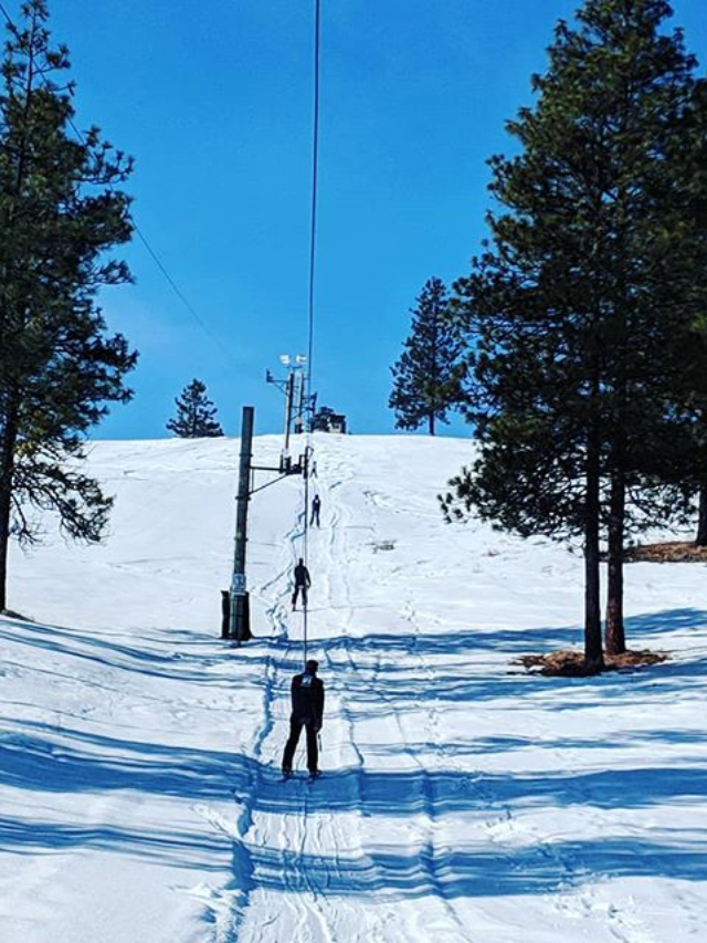 Embrace winter at Lake Chelan! Go downhill skiing, snowboarding, or snow tubing at Echo Valley or Mission Ridge Ski & Board Resort.
