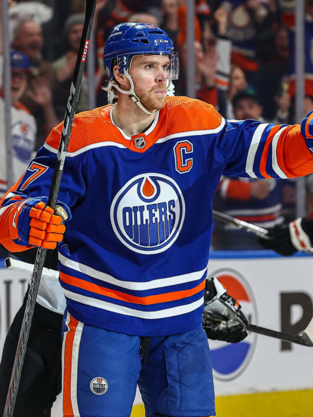  Don't miss tonight's exciting matchup between the Oilers and Avalanche! It promises to be a close and hard-fought game between two of the NHL's best teams.
