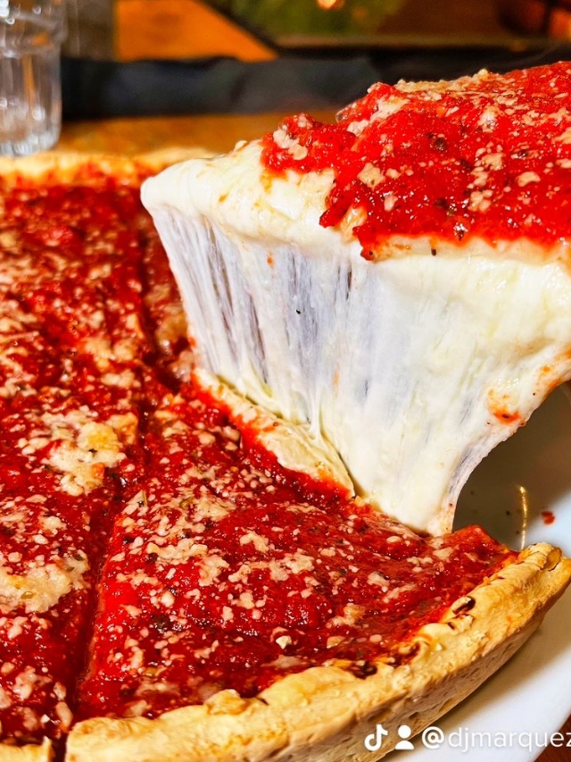  Don't forget to explore the local food scene! Sample regional specialties like New England clam chowder, Chicago-style deep-dish pizza, or New Orleans gumbo for a truly American culinary experience.