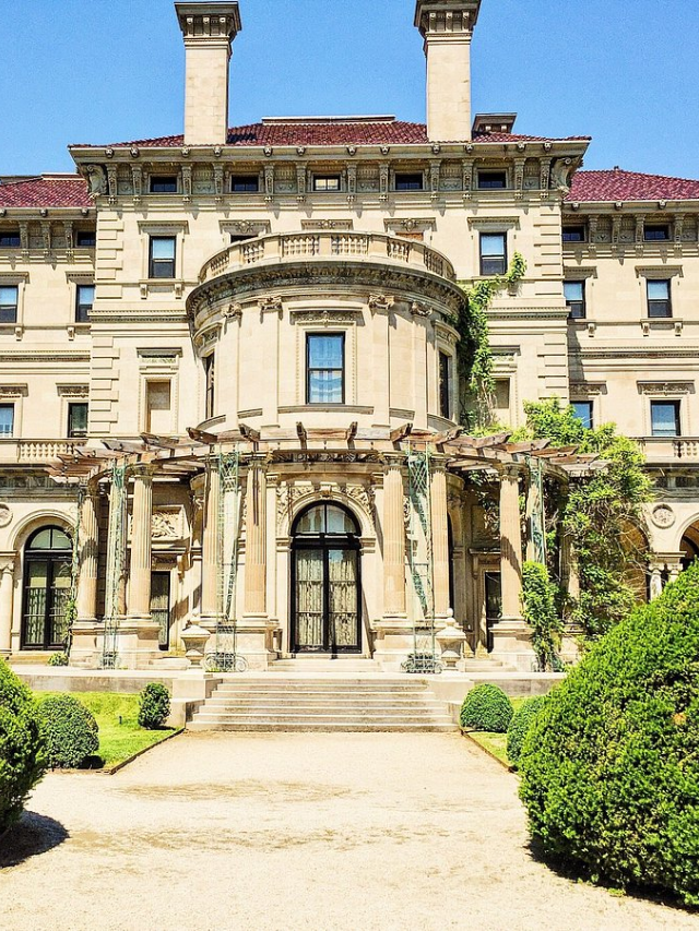 Immerse yourself in the grandeur of Newport. Stroll along the iconic Cliff Walk and marvel at the architectural wonders of The Breakers mansion.
