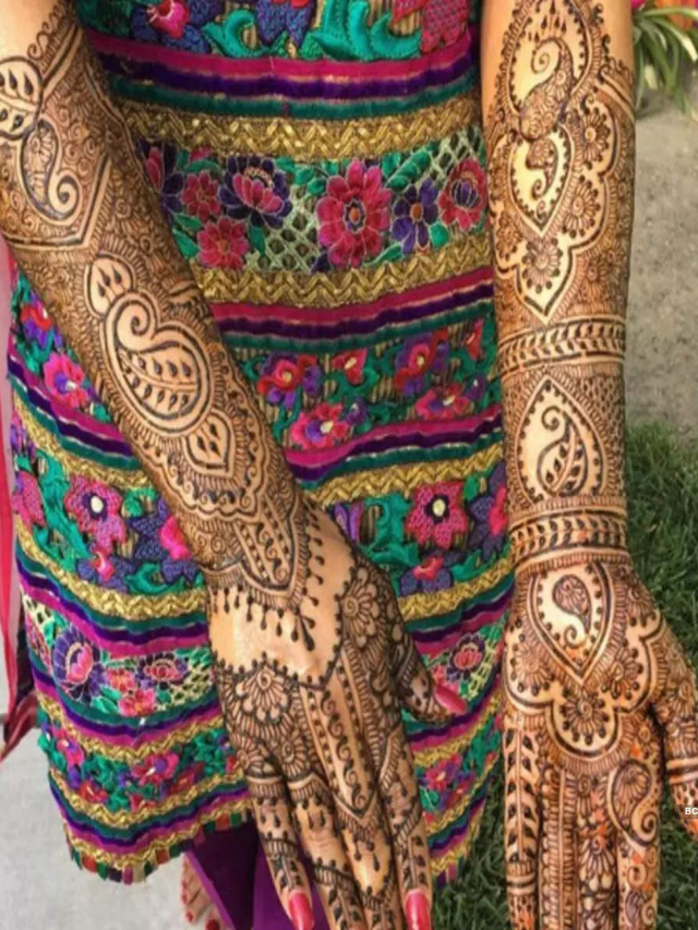 Floral designs are timeless and elegant. The intricate details and natural curves of flowers perfectly complement long fingers, filling the space beautifully. Perfect for those who love a classic and sophisticated look.