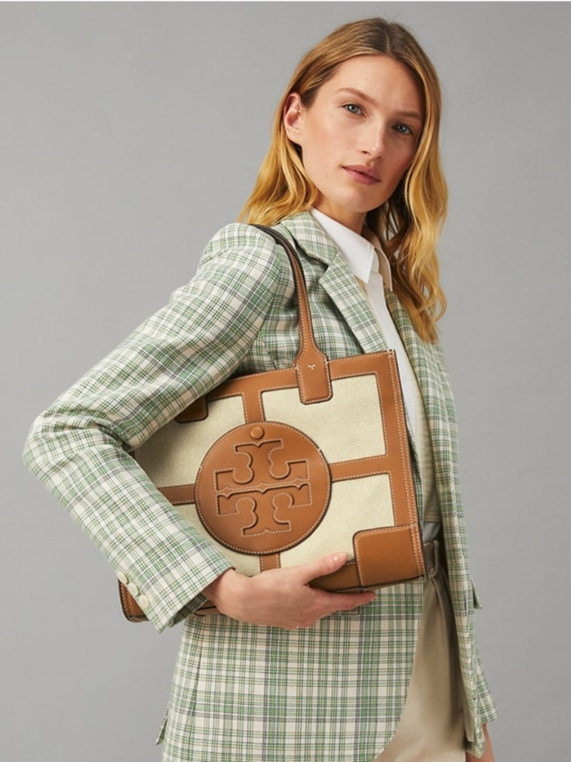 A Tory Burch logo print tote bag
