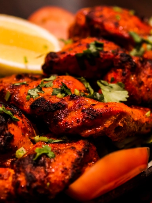 Tandoori cooking utilizes high heat, minimizing oil use. Enjoy succulent chicken, fish, or paneer (Indian cottage cheese) marinated in yogurt and spices.