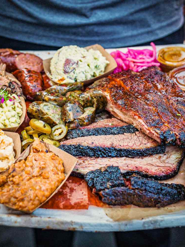 For the toppings:
BBQ sauce (your favorite brand or homemade)
Pulled pork (leftovers or store-bought)
Cheddar cheese, shredded
Red onion, thinly sliced
