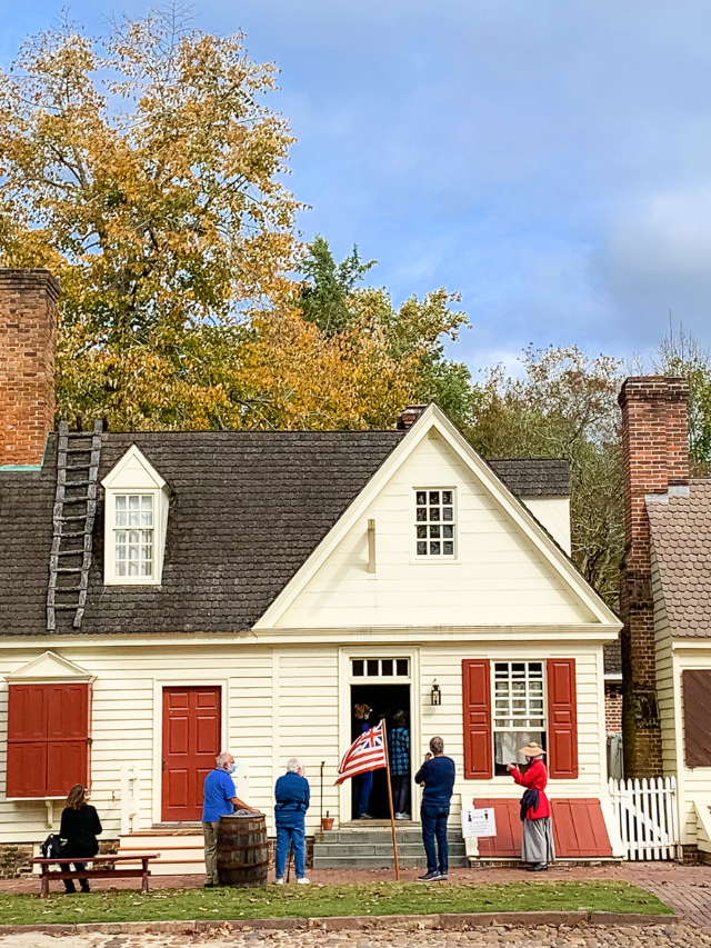 Step back in time and explore Rhode Island's rich history. Visit colonial towns, historic battlefields, and museums that tell the story of the Ocean State.
