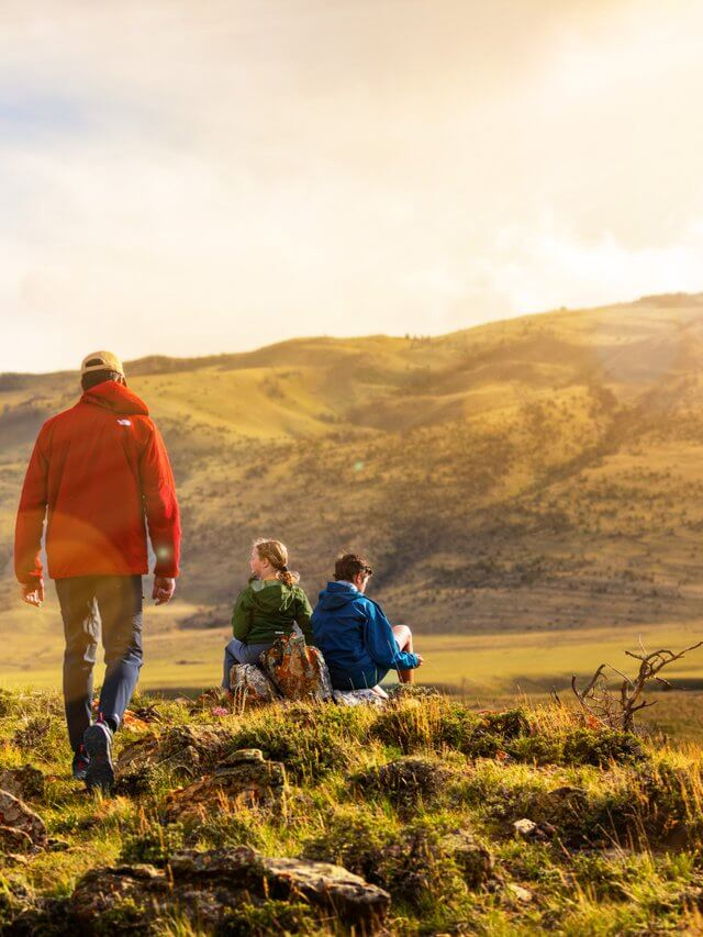Start planning your unforgettable Wyoming adventure today!  Find resources for accommodation, activities, and park permits to create your dream trip.
