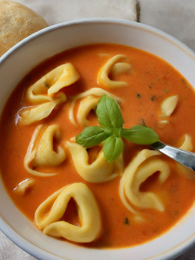  One-Pot Creamy Tomato Tortellini Soup