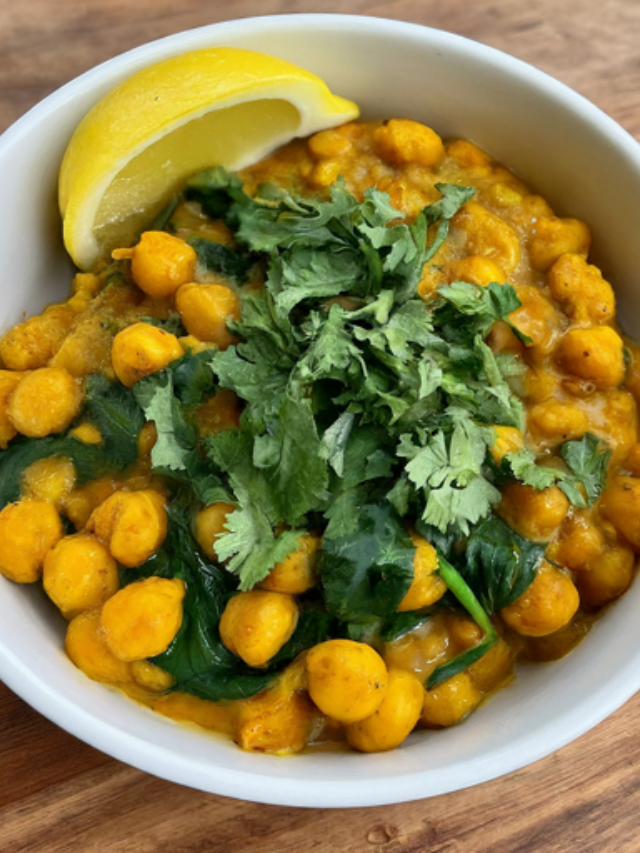  Don't miss out on the flavor with this vegetarian option! Chickpeas offer a protein punch, while spinach adds a pop of green. Curried spices create a warm and satisfying dish.