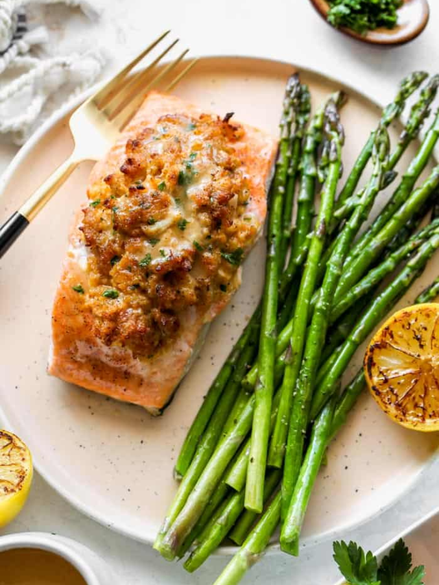 Speedy Seafood: Salmon with Spinach & White Beans
