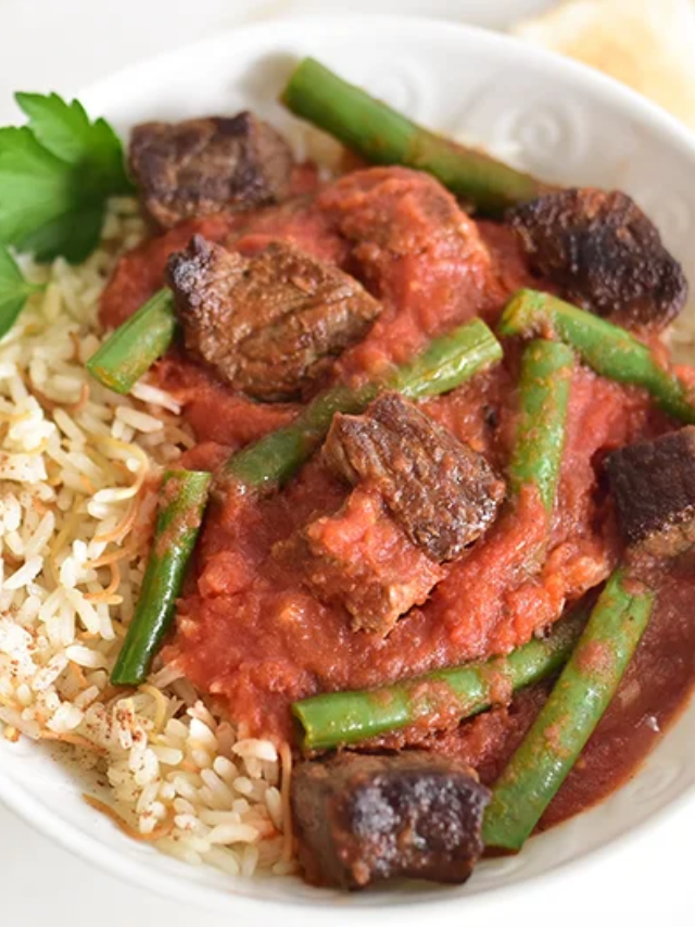 One-pot meals are the ultimate solution for busy weeknights. Toss everything into one pot and let it simmer for a delicious and hassle-free dinner. From curries to soups to stews, the one-pot wonder is your friend.