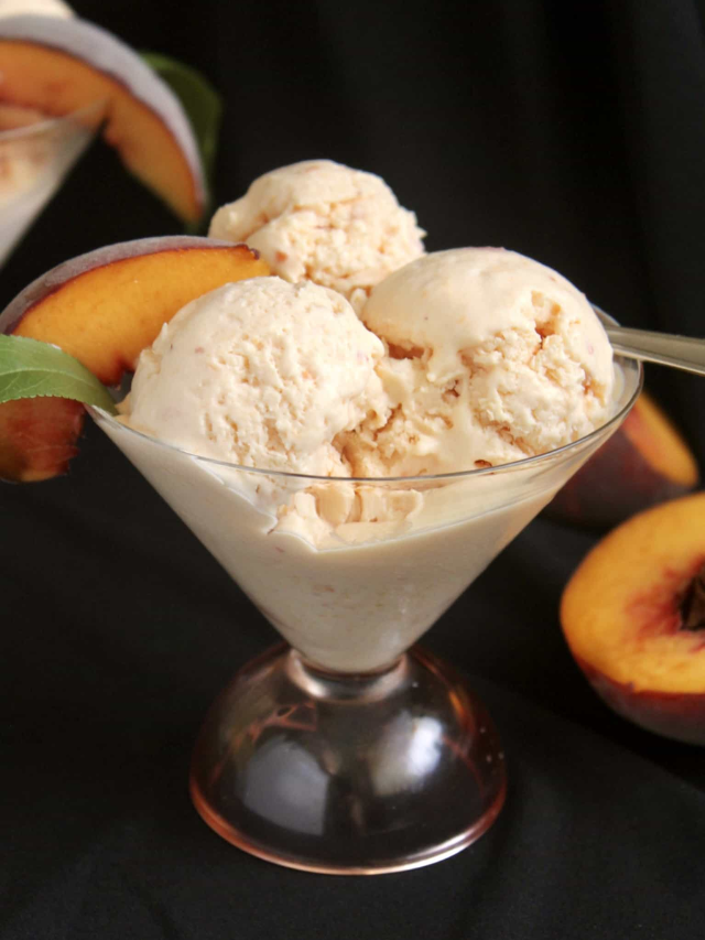  Sliced peaches with grill marks and a scoop of vanilla ice cream
