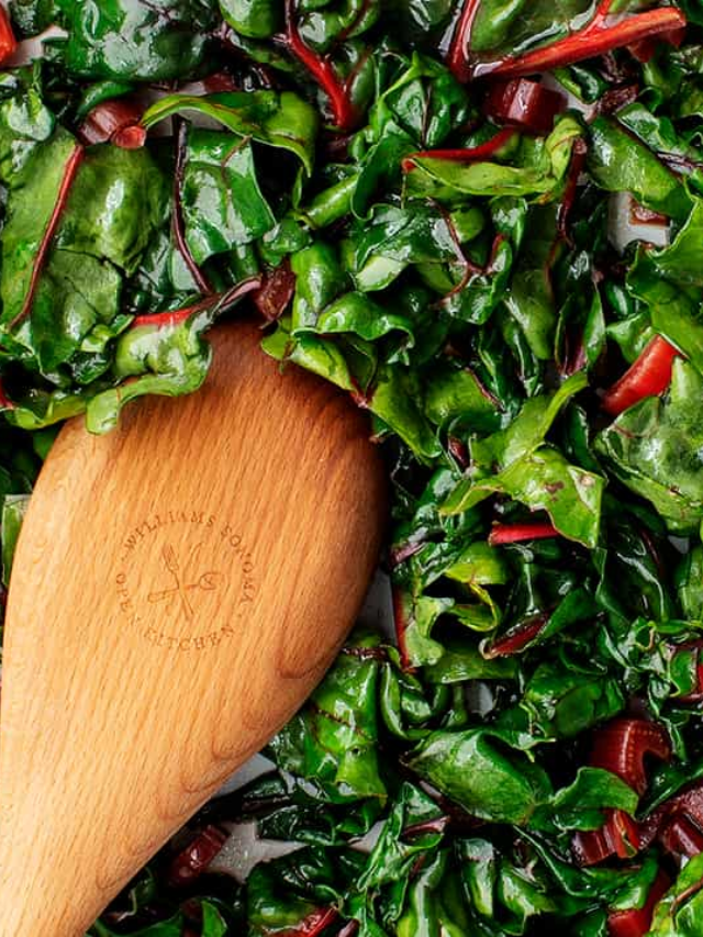 Rich in vitamins, minerals, and antioxidants, leafy greens can lower the risk of chronic diseases.