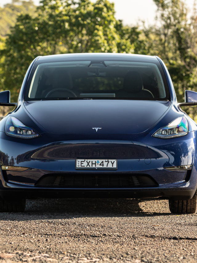 Analyst Ratings: Mixed Bag for Tesla
