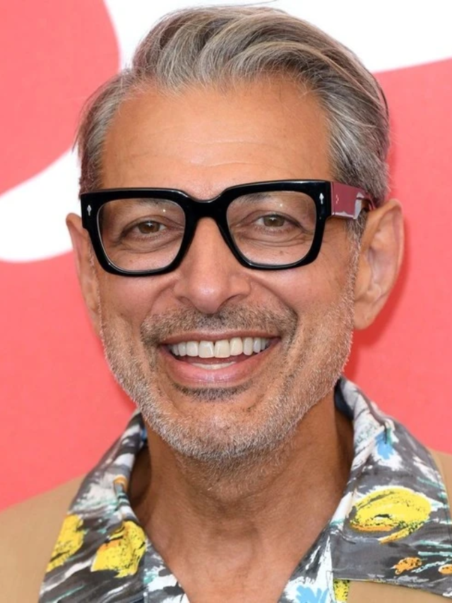  Goldblum then blew Johansson a kiss and signed off with, "I love you."