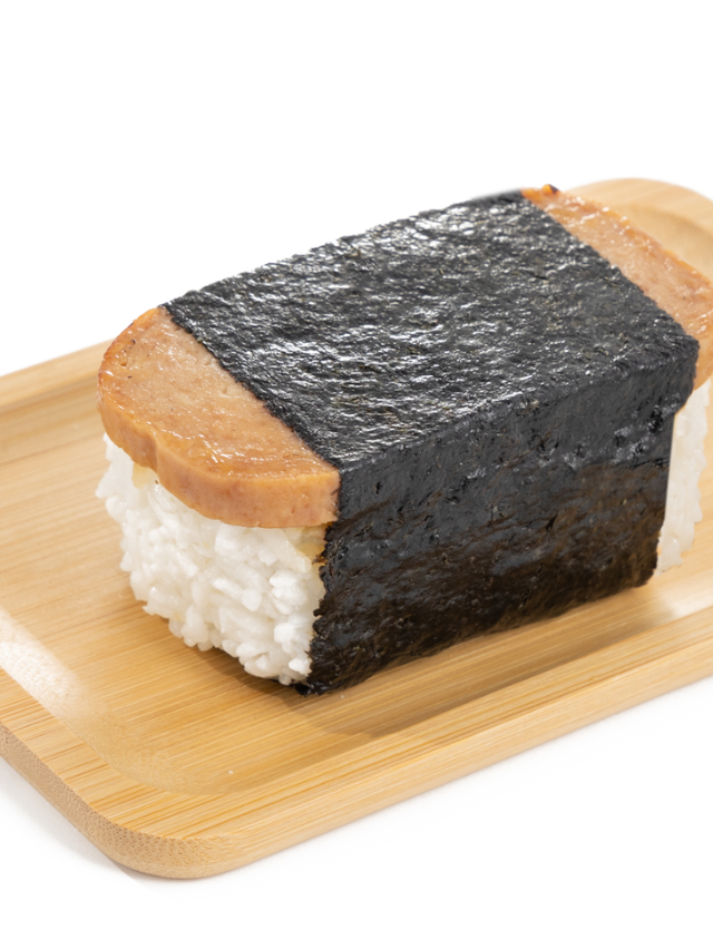7-Eleven is a local food haven! Enjoy bestsellers like Spam musubi, breakfast scramble bento, and spicy ahi sushi rolls.