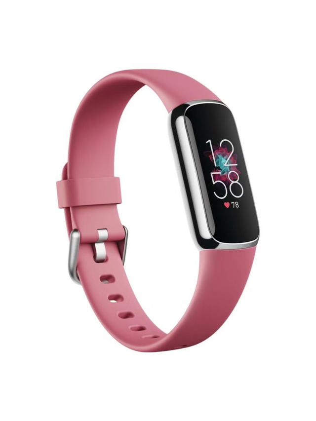 The Perfect All-Rounder: Style Meets Fitness Tracking
