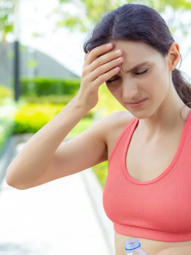 Heat-related headaches can feel like a dull pain or pressure around your whole head. Migraines feel like a throbbing, intense pain with symptoms such as nausea, vomiting, or significant sensitivity to light and noise.