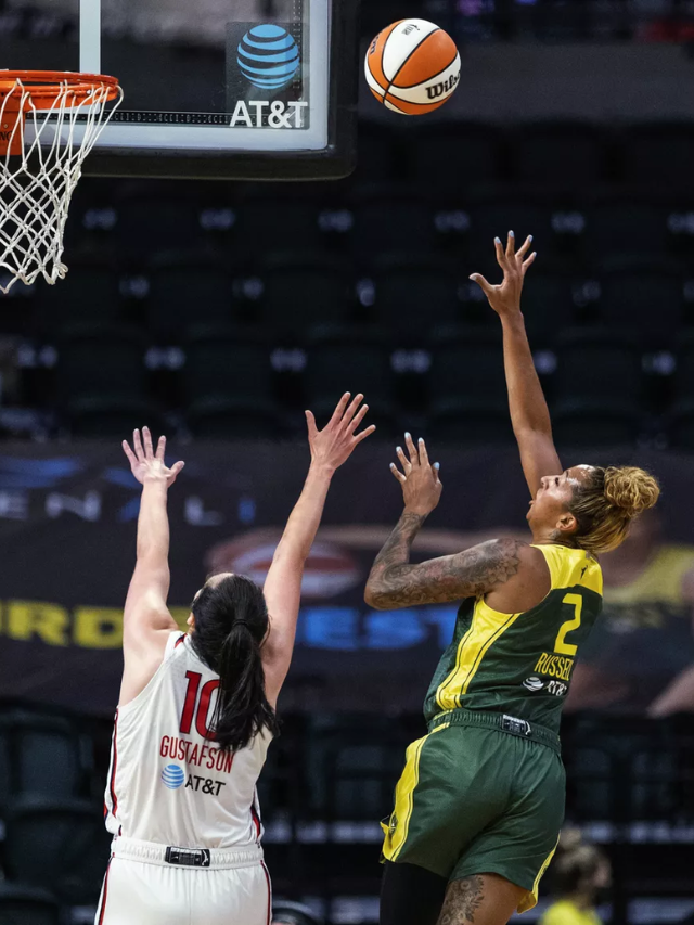 Britney Sykes celebrating a basket
