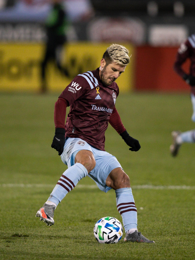 Rapids coach Chris Armas embraces the challenge of facing América, emphasizing the team's need to be at their best. The team's mindset is focused on overcoming challenges and rising to the occasion.
