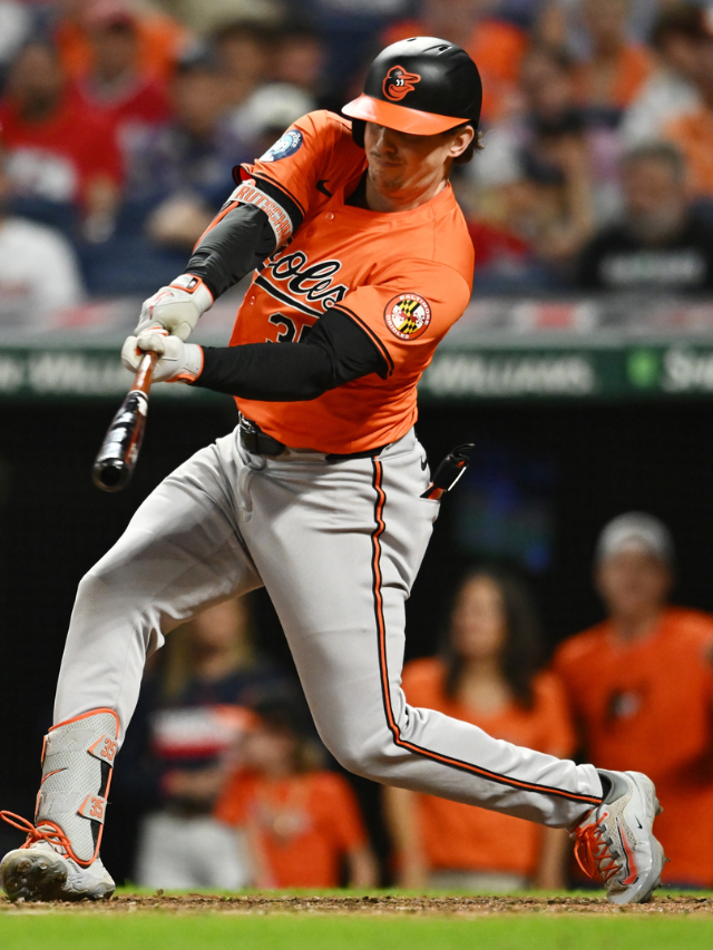 Discuss the recent performances of both teams, emphasizing any trends or momentum shifts.
