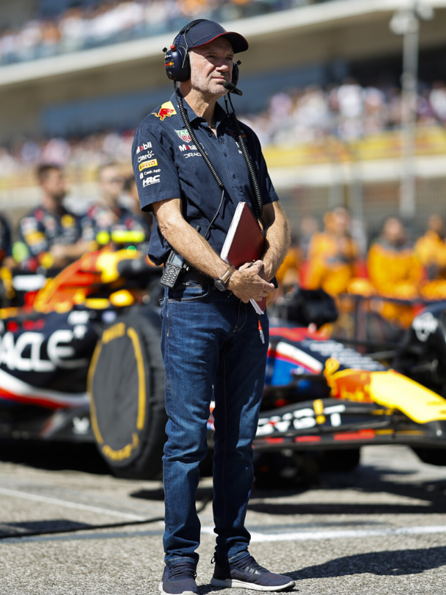 After being tested by Hamilton, the MP-4 21 was driven by Juan Pablo Montoya in the first three grands prix of the 2006 F1 season.
