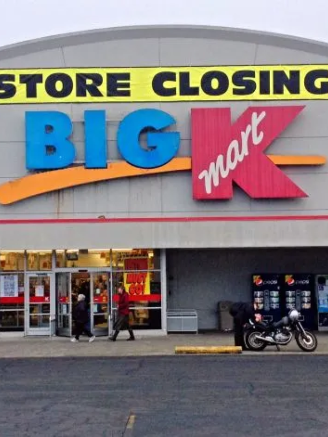 A photo of employees or customers outside a Big Lots store
