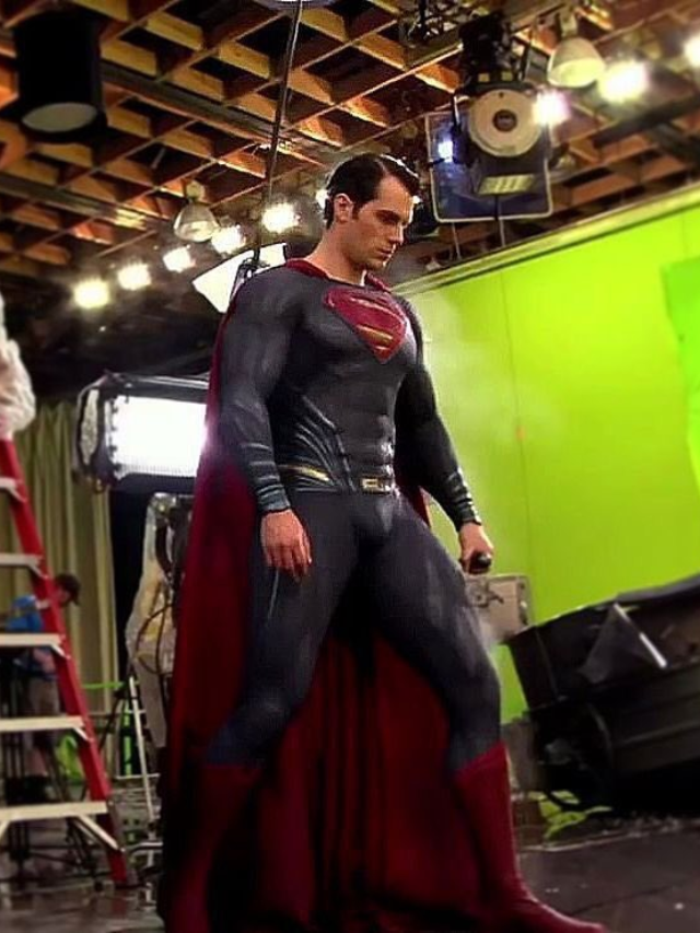 Zack Snyder’s DCEU Superman: Why No Trunks Was Perfect
