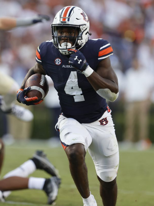 Auburn Anticipated to Flip Top Notre Dame QB Recruit