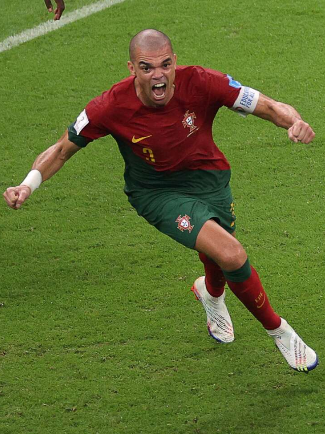 Pepe officially announces his retirement.
